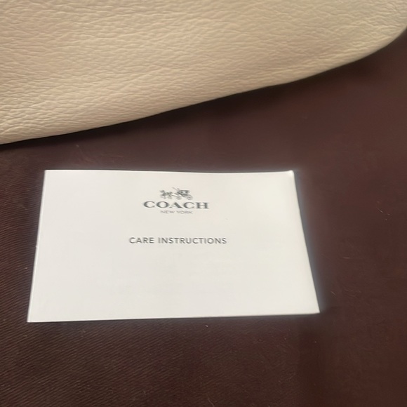 Coach cream colored Chain Handle Wristlet ,Dust Bag FREE 2 PR EARRINGS ALL NWTS - Picture 7 of 10